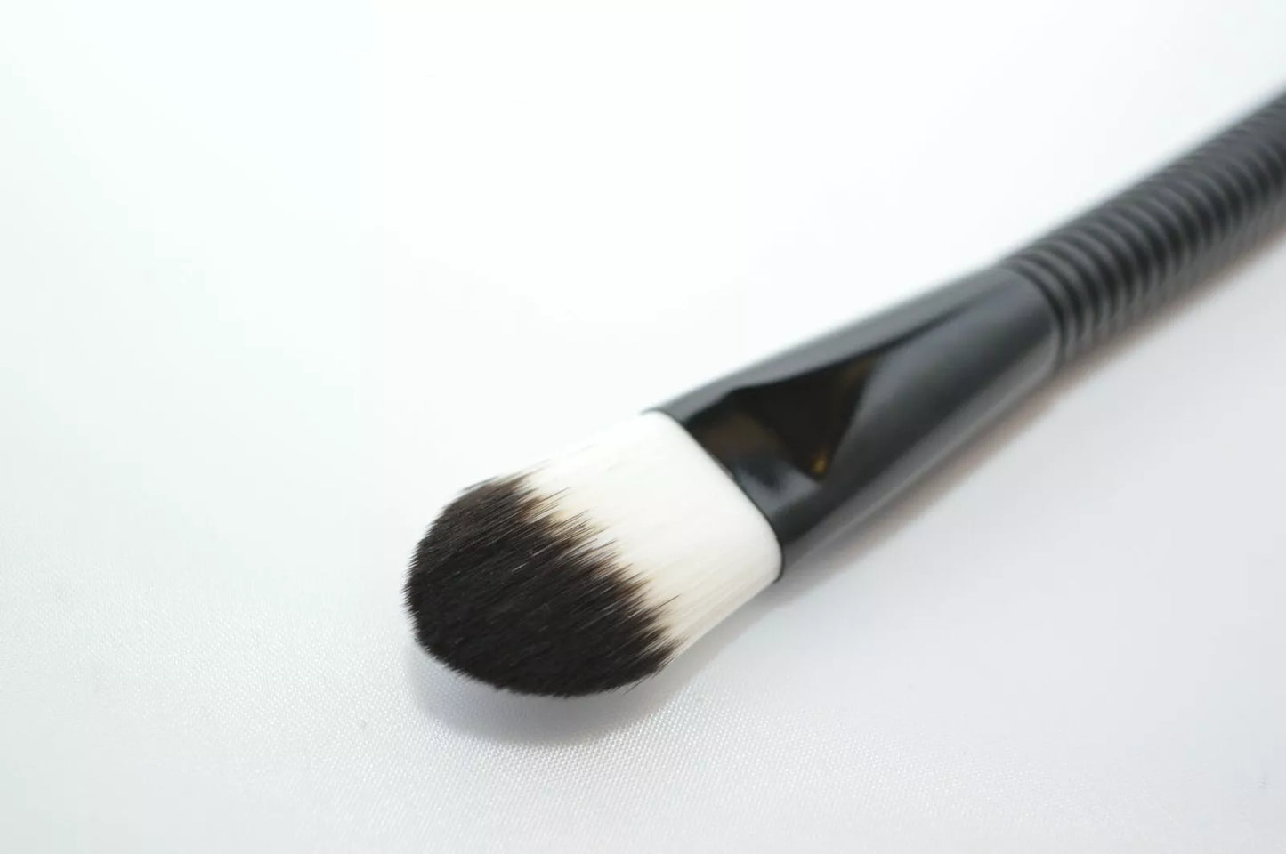 50x Avon Makeup Brushes deal for Highlight, eye, cheek and Contouring brush set